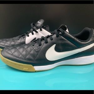 Nike Tiempo Genio Leather IC soccer shoes, Sz 9